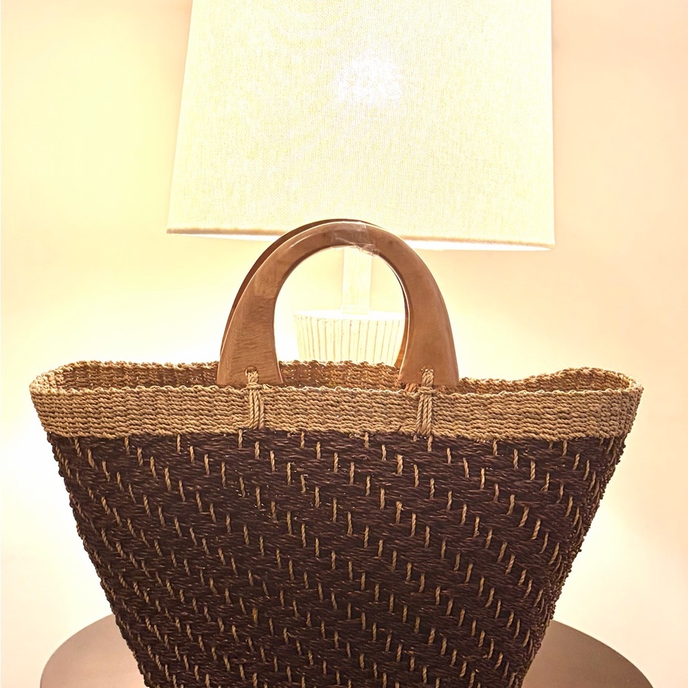 Elegant Woven Tote Bag with Wooden Handles - Picture 2 of 3